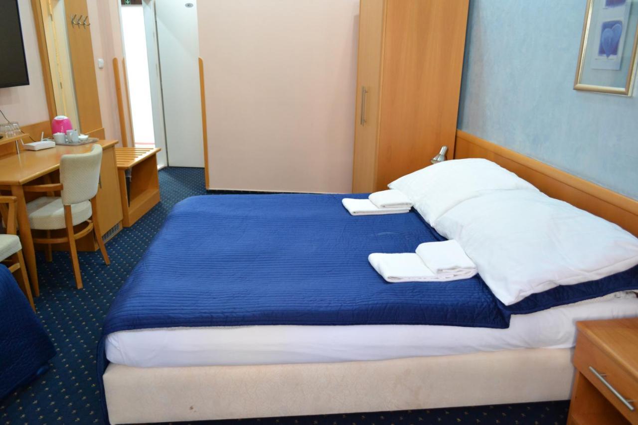 Aladin Praha Hotel Luaran gambar